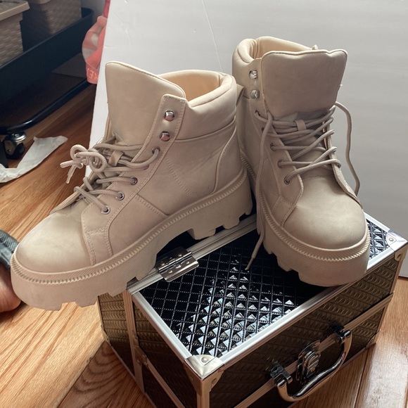 Cream minimalist combat boots - Picture 3 of 3